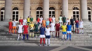 Suivez les transferts, les resultats ainsi que nos analyses des matchs de ligue, coupe et championnat ou encore nos chroniques exclusives 100% foot. Coupe Du Monde Feminine De Football France 2019 Nike Devoile Les Maillots De Ses 14 Equipes Dont La France Sportbuzzbusiness Fr