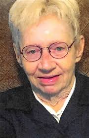 Arlene Johnston 75, passed away after a courageous battle with lung cancer.  She was born in Detroit, MI