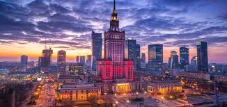 يقود الجنود الألمان اليهود الأسرى خلال انتفاضة الحي اليهودي في وارسو إلى نقطة تجميع للترحيل. Ø¨ÙˆÙ„Ù†Ø¯Ø§ ÙˆØ£ÙˆØ±ÙˆØ¨Ø§ Ø£Ø¯Ø±ÙŠØ§Ù†Ø§ Ø±ÙˆØ²ÙØ§Ø¯ÙˆÙØ³ÙƒØ§