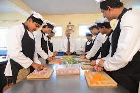 Prepare For A Culinary Career By Getting Right Training Today Hotel Management Hotel Park Hotel