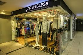 You'll find a little bit of everything, from clothing and perhaps one of the most well organized thrift shops in florida, the elephant's trunk is brimming with new gems just waiting to be found. 12 Thrift Stores In The Klang Valley