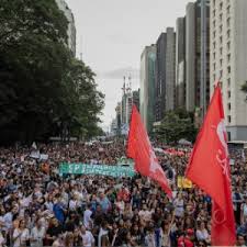 A ordem é o fora bolsonaro e na pauta estão a defesa do auxílio emergencial, da vacina e o apoio à cpi da covid no senado. Manifestacoes Impulsionam Lula Livre E Fora Bolsonaro No Twitter 15 05 2019 Uol Educacao