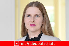 Christine Sattler's Instagram, Twitter & Facebook