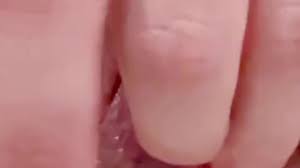 【個人撮影】パイパンおまんこから白濁愛液♡潮吹きでシーツがびしょ濡れ