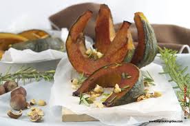 La polenta con zucca arrosto è un primo piatto molto semplice da preparare e caratterizzato dall'abbinamento tra condite con la zucca arrostita tenuta e servite immediatamente. Zucca Arrostita Ricetta Contorno Facile My Cooking Idea