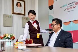 Kata ini sendiri berasal dari kata ehos yang memiliki arti sikap, kepribadian, watak, keyakinan akan sesuatu, dan karakter dalam diri. Karakter Profesional Dan Etika Kerja Yang Harus Kamu Punya Di Hospitality Industry Kampus Pariwisata Bali Kampus Perhotelan Bali
