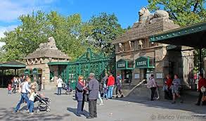 Zoologischer garten am hardenbergplatz nahe dem kurfürstendamm. Zoo Berlin Lowentor Tierpark Berlin The Zoo Zoo Deutschland