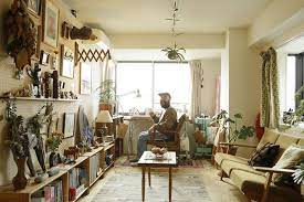 popeye magazineさんはinstagramを利用しています 世界のいい部屋 東京のイラストレイター オカタオカさんの部屋にお邪魔してみよう ハンス j ウェグナーのソファに 座ったら 向かいの壁に飾られた無数の小物たちがちょうど見やすくディスプレイされていた ゲスト