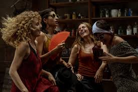 Стриминговый сервис netflix поделился трейлером первой части заключительного сезона испанского сериала «бумажный дом» (la casa de papel). Bumazhnyj Dom 10 Neizvestnyh Faktov O Samom Rejtingovom Seriale Netflix