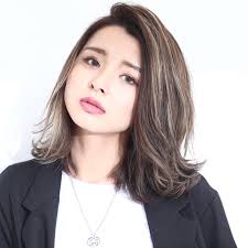 表参道ヒルズを眼下に見下ろすおしゃれ空間なヘアサロン。女性の髪悩みや気持ちを、優しくくみとってくれる敏腕美容師の杉山さんと平野さんは、感性豊かに今っぽさのある髪型を提案してくれる。 ブローチ 東京都渋谷区神宮前5の2の5 max & co.ビル5f 2020å¹´ ç¾Žäººè¦‹ãˆã™ã‚‹æœ€æ–°ãƒ˜ã‚¢ã‚¹ã‚¿ã‚¤ãƒ«ã§ å¤§äººå¥³æ€§ã®é­…åŠ›å¢—ã—å¢—ã— ç¾Žå®¹å®¤ ç¾Žå®¹é™¢lee ãƒªãƒ¼