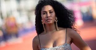 Leyna bloom is a very famous supermodel, actress, activist and dancer. Vxjsrbylz V3jm