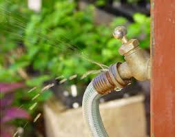 This video is a tutorial on how to repair a damaged garden hose using a coupling sleeve. Garden Hose Repair 4 Tips To Repair A Leaking Garden Hose