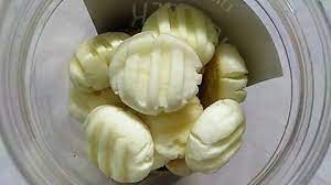 250g susu pekat manis (1/2 tin yang beratnya 505g) 250g butter,lembut tapi jangan. Cuma Guna 2 Bahan Dah Boleh Buat Biskut Susu Yang Simple Rangup
