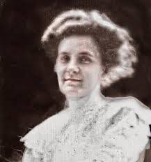 Emily Linton's Instagram, Twitter & Facebook