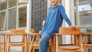 Pesona biru model terbaru dalam gambar baju busana muslim. 7 Padu Padan Busana Warna Biru Untuk Berbagai Look Ala Selebgram Hijab Putri Melati