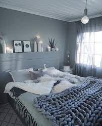 Bagi pria yang menyukai dekorasi kamar tentu akan mempertimbangkan warna kamarnya yang disesuaikan dengan furniture kamar. Pin Di Dekorasi Kamar Tidur