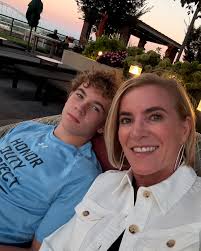 Elizabeth Woolsey updated their cover photo.