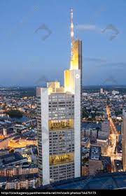 Commerzbank tower is the headquarters building of commerbank ag. Die Commerzbank Tower In Frankfurt Am Main Lizenzfreies Bild 14475173 Bildagentur Panthermedia