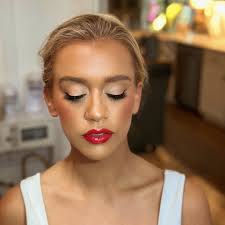 Rehearsal dinner ready with a fun bright red lip!! ♥️♥️ #makeupartist  #memphismakeupartist #memphis #choose901 #memphisblogger #makeup  #mississippimua #southavenms #olivebranchms #weddingmakeup  #specialeventmakeup #letsgetmarried #makeupaddict ...