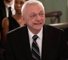 Canadian actor John Hemphill is better known as Bob Currie to all Schitt's  Creek fans. ￼ A long time player with the Second City troupe's Toronto  cast. He was also a writer