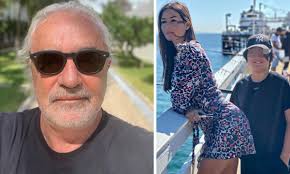 La mia capsule collection 👚🧢 bit.ly/3km0krm. Elisabetta Gregoraci Commenta Il Flirt Di Briatore Con La 20enne Fa Rabbrividire Radio 105