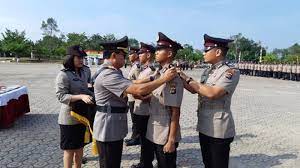 Adapun penerimaan bintara polri 2020, kepolisian membuka lowongan untuk bintara polisi tugas umum (ptu) dan bintara kompetensi khusus (bakomsus). Gaji Anggota Polisi 2019 Naik Ini Daftar Kenaikannya Bangka Pos