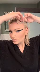 Repeat after me, "I am as abundant as the late Marie Antoinette before  decapitation" #grwm #makeup #artist #songwriter