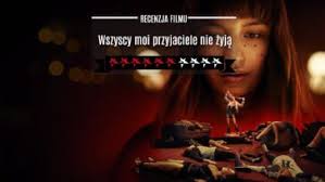 Parę lat po nagłej inwazji zombie na las vegas, ocalały właściciel kasyna wysyła na miejsce grupę najemników, którzy mają za cel odzyskanie jego pieniędzy. Armia Umarlych Czyli Zack Snyder Wraca Do Korzeni I Serwuje Zombie