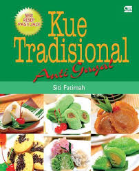 Di dalam poster ini terdapat gambar pakaian adat banjar, pakaian adat majene, pakaian adat manawou, pakaian adat ewer, pakaian adat poso, pakaian. Jual Buku Kue Tradisional Anti Gagal Oleh Siti Fatimah Gramedia Digital Indonesia