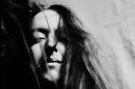 30 Black and White Portraits That Capture Raw Human Emotion