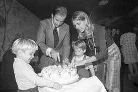 507k likes · 10,019 talking about this. Joe Biden The Heartbreaking Car Accident That Killed His Wife And Daughter Biography