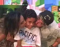 O cantor foi homenageado no arquivo confidencial e se emocionou ao relembrar algumas histórias. Milena E Diogo Nogueira Comemoram Aniversario Do Filho Cacula Fotos R7 Famosos E Tv