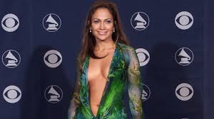 Jennifer lopez just won milan fashion week. How Jennifer Lopez S Versace Dress Created Google Images Gq
