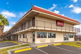 2021, kost een verblijf bij red roof inn plus+ phoenix west van één nacht voor twee volwassenen op 29 jun. Budget Pet Friendly Hotel In Phoenix Az 85017 Red Roof Inn