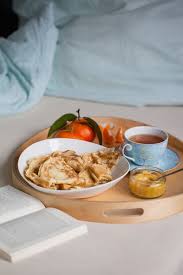 Fruhstuck Am Valentinstag Blini Mit Clementinen Curd Nur 5 Zutaten Romantisches Fruhstuck Fruhstuck Fruhstuck Im Bett