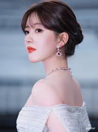 Zhao Lusi (赵露思)