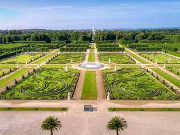 Royal garden is the largest residential building in height of brazil, at 140 metres and 42 floors, according to list of skyscrapers in brazi. Royal Gardens Of Herrenhausen Hannover De