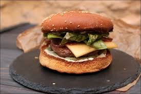 Burger Montagnard Bœuf Et Raclette Happy Papilles Recette En 2020 Alimentation Recette Facile Cuisine Et Boissons