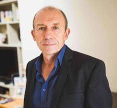 Education Forward: Moving Schools into the Future eBook : Price, David,  Claxton, Guy , Stevenson, Mark , Hannon, Valerie , Waters, Mick , Roberts,  Hywel, Kidd, Debra , Morrison McGill, Ross, Barwell,