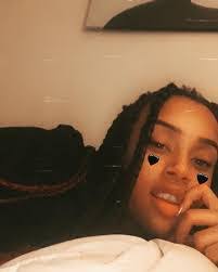 Bessie Minton's Instagram, Twitter & Facebook