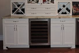 The wine fridge slides easily between standard base cabinets to create a wine cellar in your kitchen. Venta Sideboard With Built In Wine Fridge En Stock