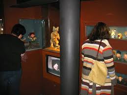 Sýningin er ætluð börnum frá 1 árs aldri og greitt er fyrir öll börn eldri en 1 árs. Karius Og Baktus Film Wikipedia