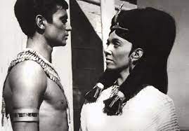 Jej debiut teatralny miał miejsce 7 kwietnia 1951 roku. Faraon 1965 Poland Nikotris Wieslawa Mazurkiewicz Ramzes Xiii Jerzy Zelnik Cinema Film Hollywood Fashion Hollywood