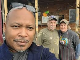 TRUE STORY!! About a month ago I stopped by this little mom and pop spot if  you know me well you'd know I like eateries that ate not mainstream and  will experiment