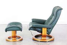 Get product details for our stressless has built the world's finest leather recliners since 1971. Ekornes Stressless Green Leather Reclining Chair With Ottoman Vintage Supply Store