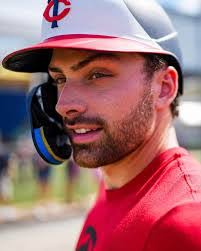 Carolyn Macy's Instagram, Twitter & Facebook