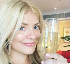 Her birthday, what she did before fame, her family life, fun trivia facts, popularity rankings, and more. Holly Willoughby Shows Off Her Natural Beauty Ahead Of National Television Awards Daily Mail Online
