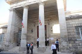 La personne condamnée à une peine de prison ferme est envoyée dans un établissement pénitentiaire pour purger sa peine. 18 Mois De Prison Ferme Mandat De Depot Et Mandat D Arret