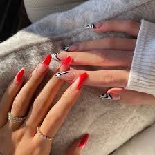 Nail technicians mix the liquid and powder together, then apply the mixture to the natural nail, where it forms into a hard layer. How To Remove Acrylic Nails At Home Without Damaging Your Nails 2021