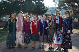 The number of writers is about 110,000. Aile Hukumeti Filmi Konusu Ne Oyunculari Kimler Aile Hukumeti Nerede Cekildi